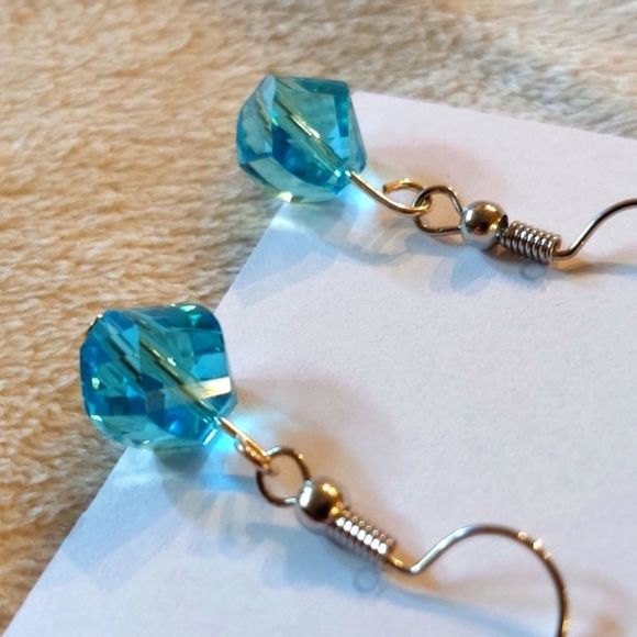 Rin's Unique Boutique - Handmade - Blue Faceted Earrings - Picture 3 of 4